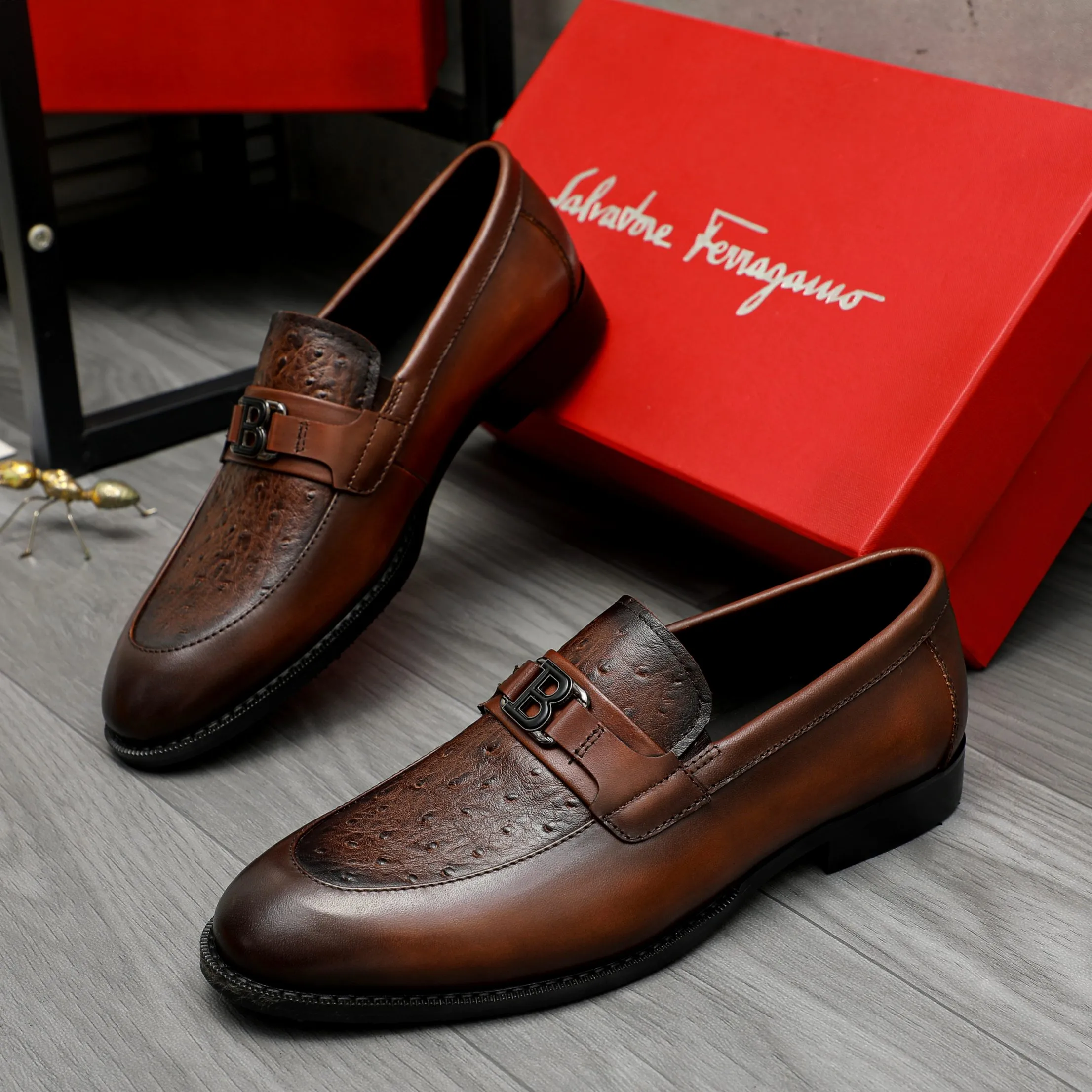 Men's shoes 💰540 Product trademark: Ferragamo "Ferragamo" business casual slip-on leather shoes Regular size: 39-45 (45. Customized, non-returnable) Product materials: Selected color-brushed ostrich pattern cowhide upper, cowhide lining, original outsole